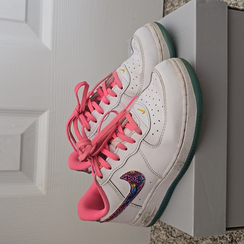 NIKE Girl's Force 1 Low ASW Sneaker White Multi Color Pink Glow Size 3Y
